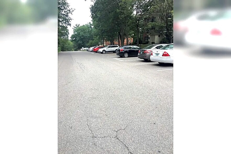 Building Photo - 11 Saint James Pl