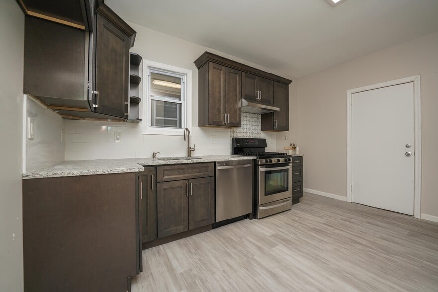 Building Photo - 104 Cambridge Ave