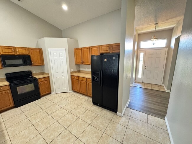 Building Photo - Split Floor plan 3/2 in Poinciana