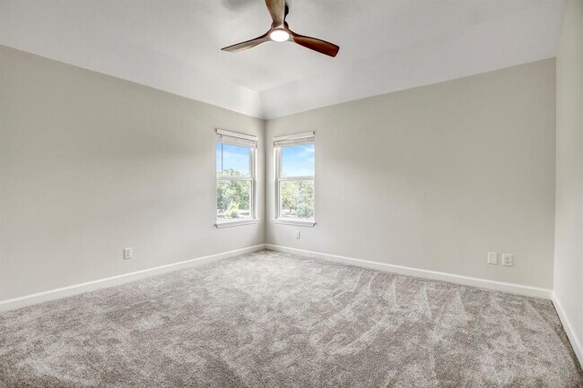 Building Photo - 309 Camperdown Elm Dr