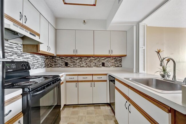 Building Photo - 2333 Feather Sound Dr