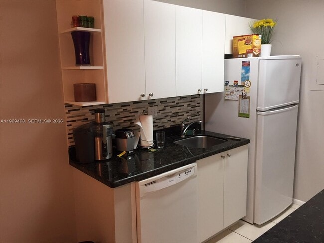 Building Photo - 10738 N Kendall Dr