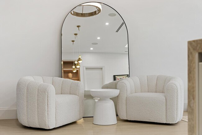 Building Photo - 220 S Swinton Ave