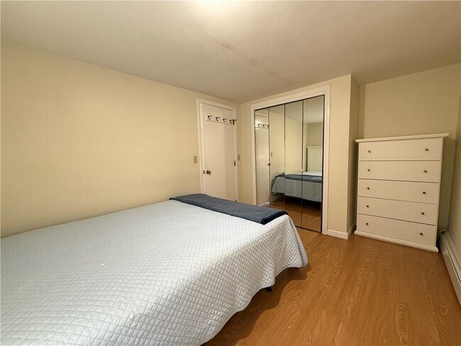 Building Photo - 449 Wolcott Ave