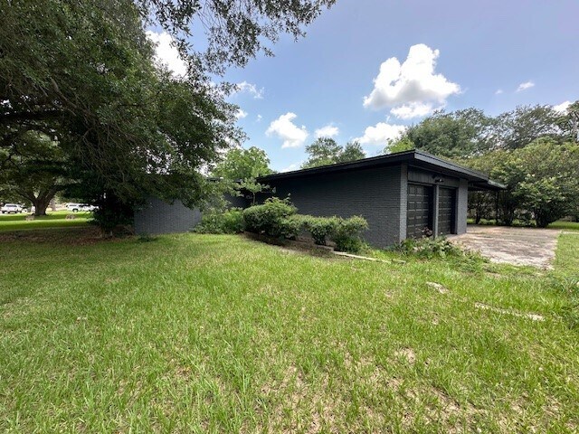 Building Photo - 3900 Aggie Dr