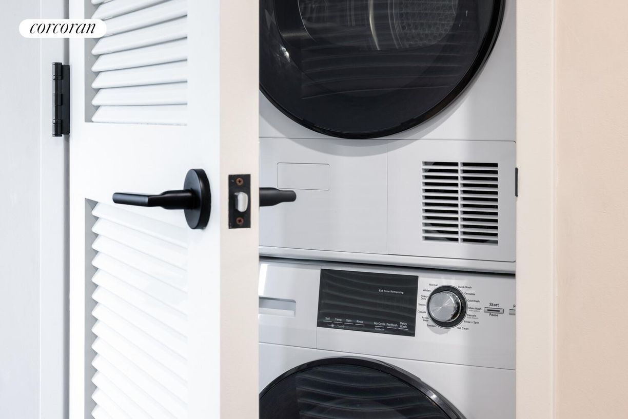 Building Photo - 380 4th Ave