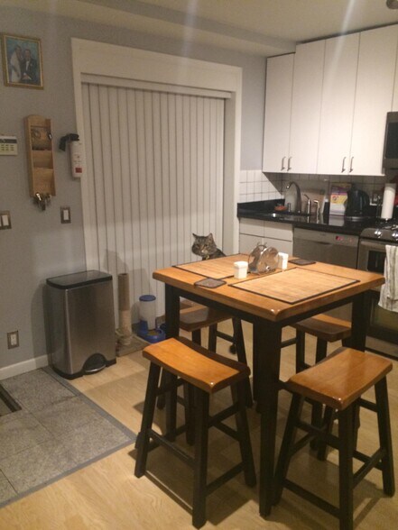 Building Photo - 178 Vernon Ave