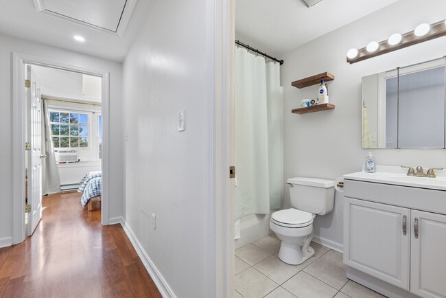 Building Photo - 133 Main St