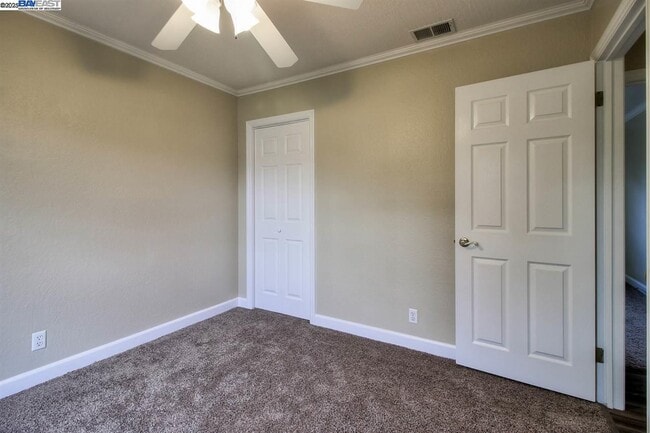 Building Photo - 623 Pineview Dr
