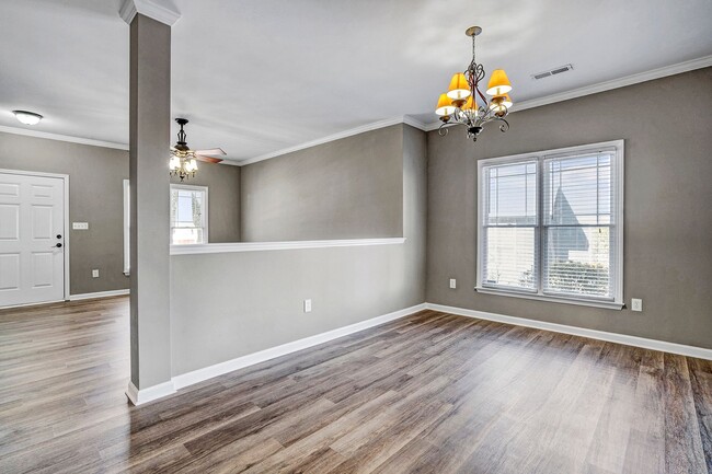 Building Photo - ADORABLE AND COZY-Come see this townhome i...