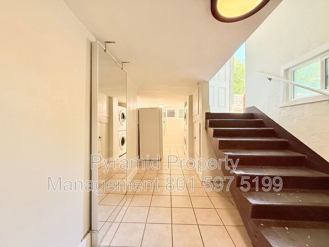 Building Photo - 652 E Roosevelt Ave