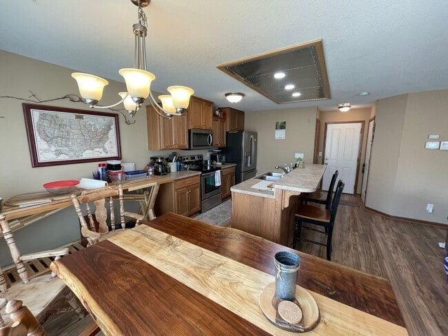 Building Photo - West Side Townhome - Close to Ft. Riley - ...
