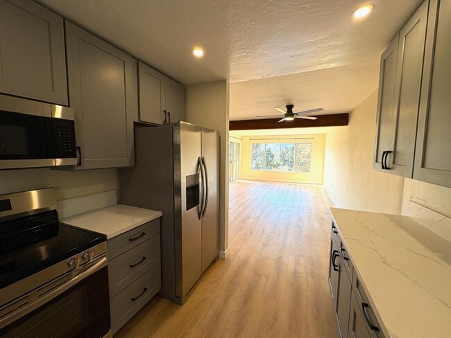 Building Photo - 6816 Hyde Park Dr