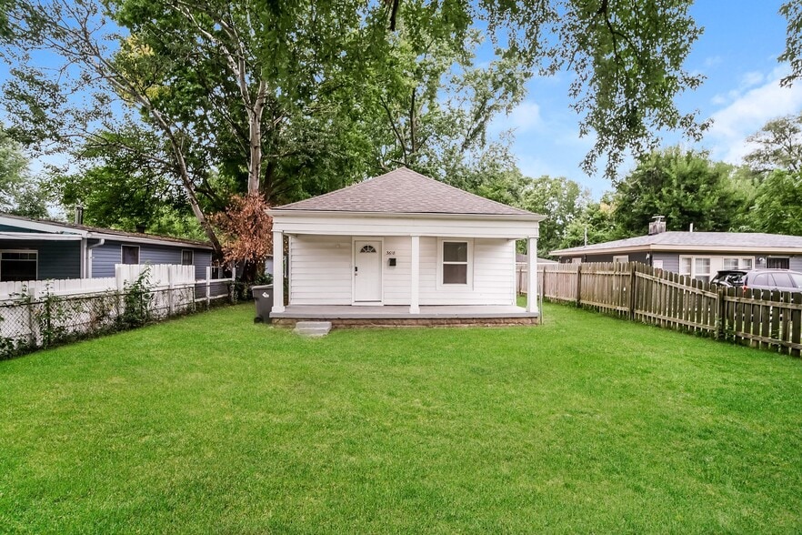 Building Photo - 3618 N Hawthorne Ln