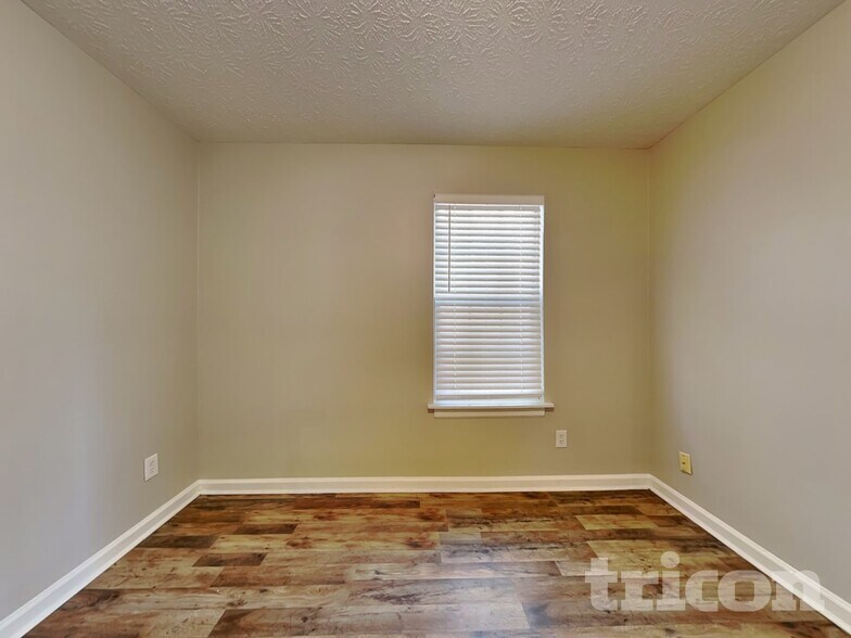 Building Photo - 270 Hayward Ln