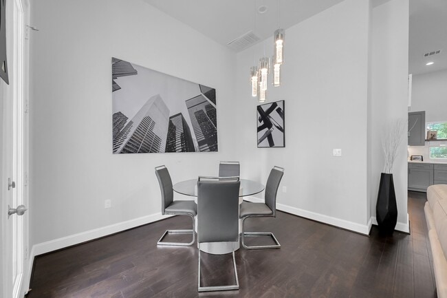 Building Photo - 2116 Oatfield Dr