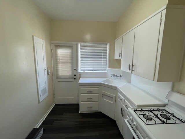 kitchen - 803 W Glenoaks Blvd