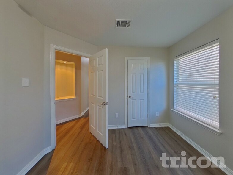 Building Photo - 7814 Longbow Ln
