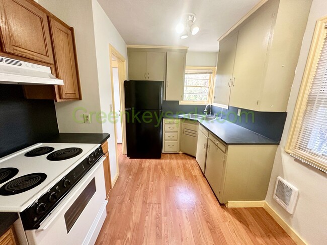 Building Photo - Charming 1 Bed 1 Bath with Huge Yard