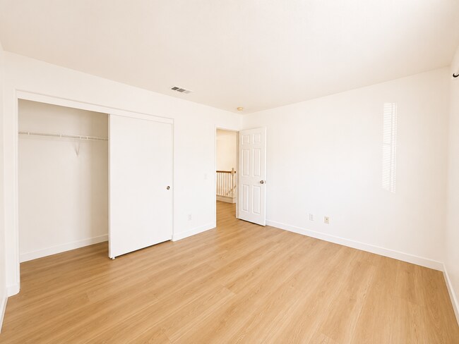 Building Photo - Beautifully Updated 5 Bedroom House with 3 Car Garage For Rent