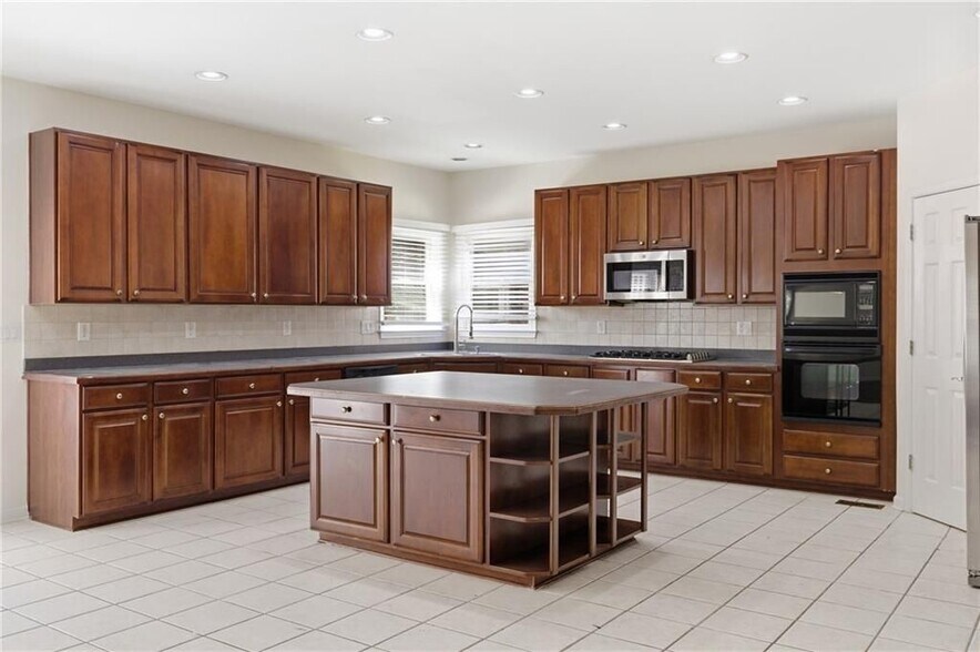 Building Photo - 1702 Clay Brooke Ct SE