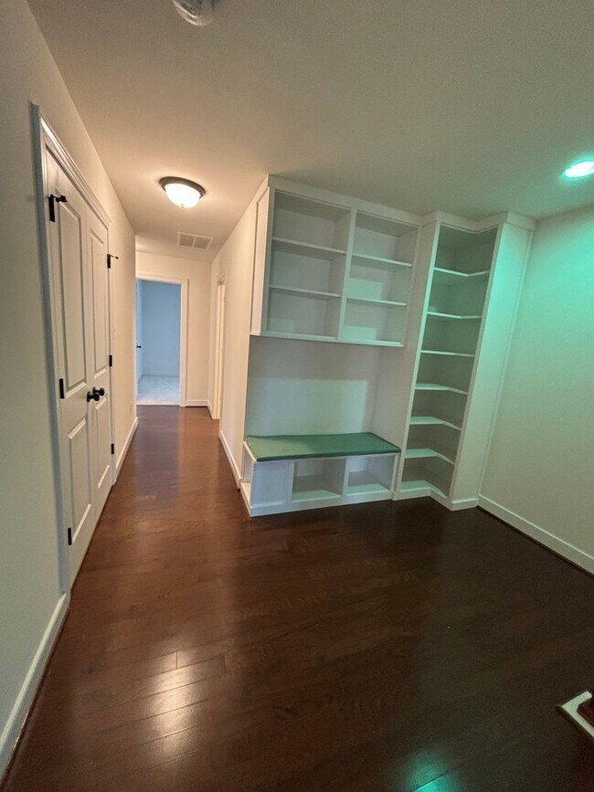 Building Photo - 4816 Village Walk