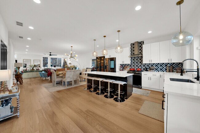 Building Photo - 1522 N Leamington Ave