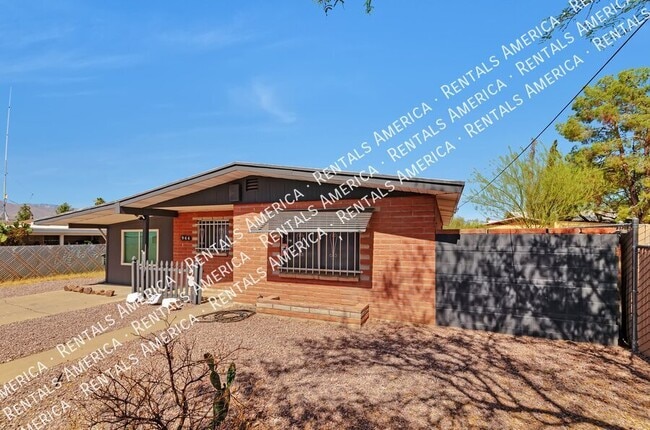 Primary Photo - 944 N Catalina Ave