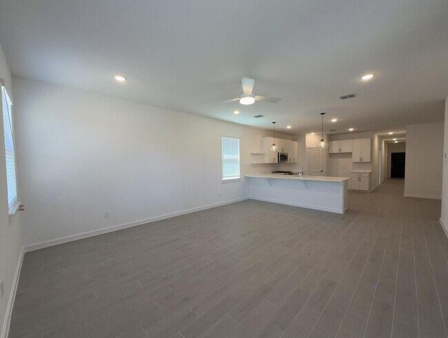 Building Photo - 8338 Bay Oaks Dr