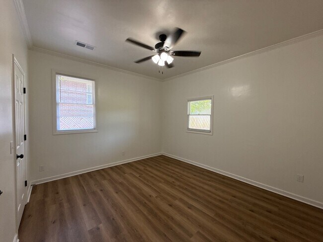 Building Photo - 622 Cardinal Dr
