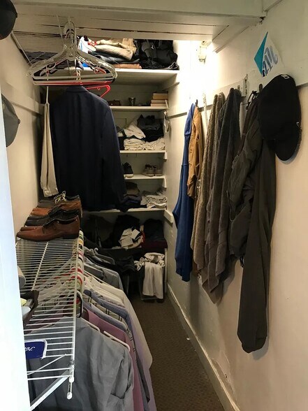 Building Photo - 15 Chestnut St