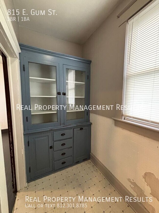 Building Photo - 815 E Gum St