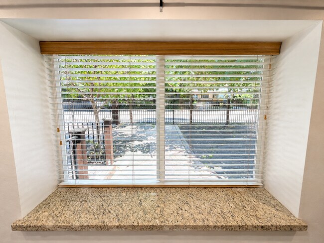 Building Photo - 2245 Ceanothus Ave