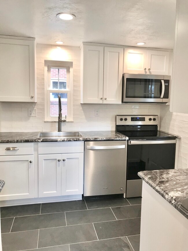 Building Photo - 400 Duquesne Dr