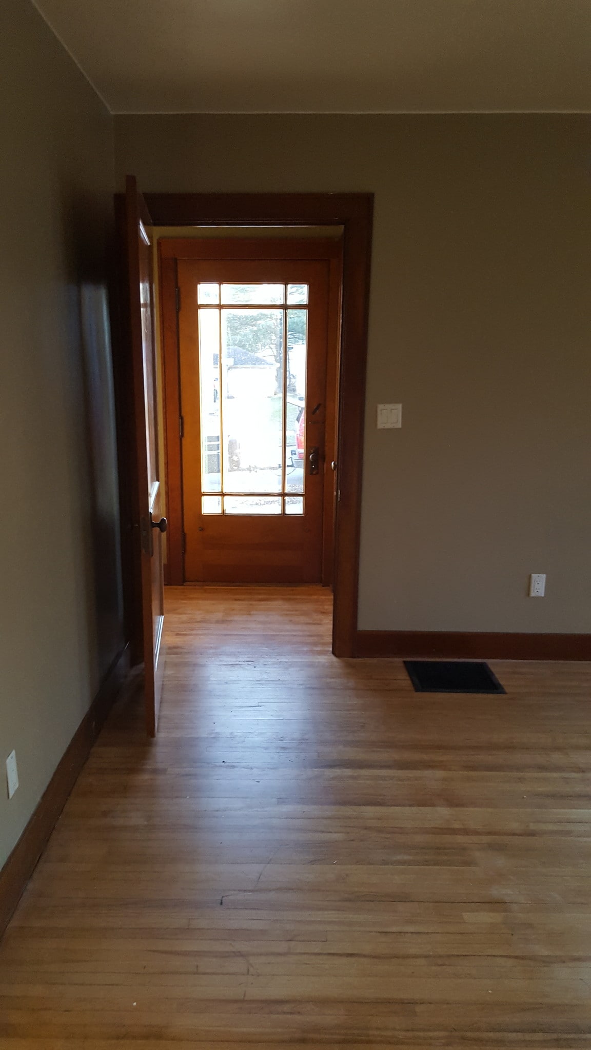 living room and foyer - 320 Center St