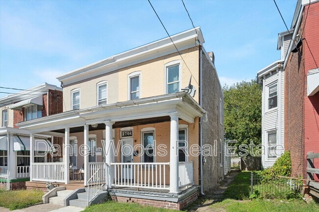 Building Photo - 2708 W 7th St