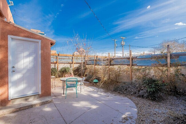 Building Photo - 720 Marquette Ave NW