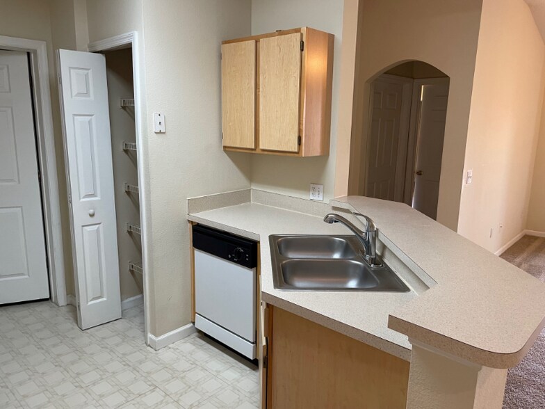 Building Photo - 6584 Swissco Dr