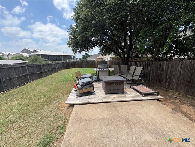 Building Photo - 1500 N Claremont Cir
