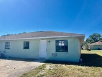 Building Photo - SPACIOUS 3BR/1.5BA Lakeland Duplex! Conven...