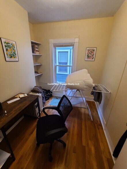 Building Photo - 118 Elm St