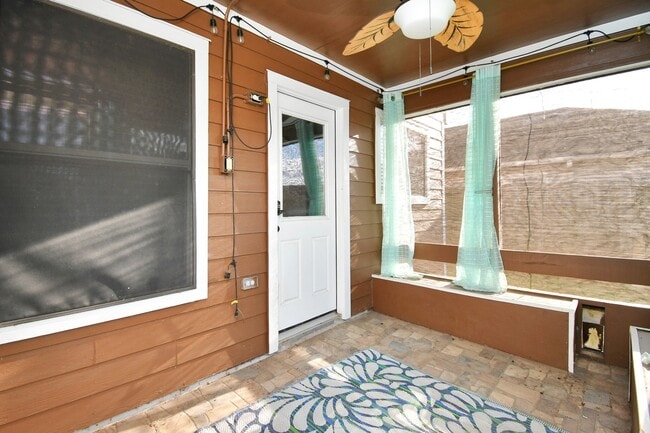 Building Photo - 1118 Desert Palms Ln