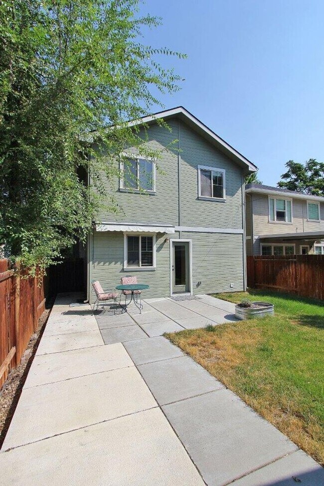 Building Photo - Immaculate Home w/Open Floor-Plan Nestled on the Boise Bench