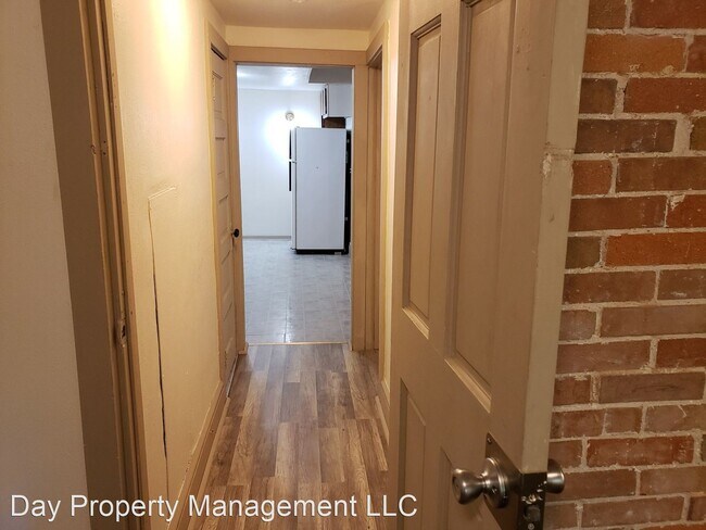 Building Photo - 1300 W Prospect Ave