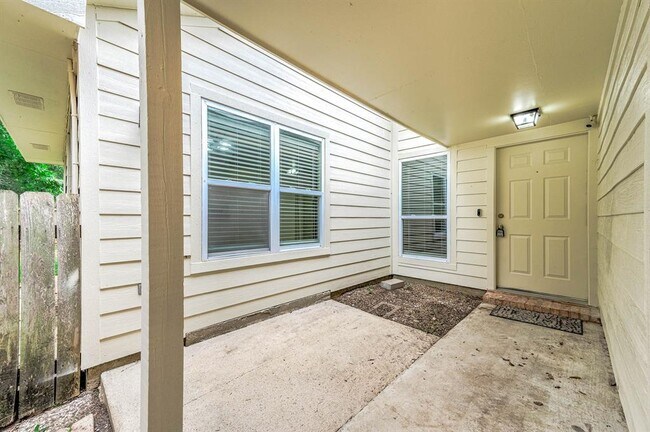 Building Photo - 103 Avocado St