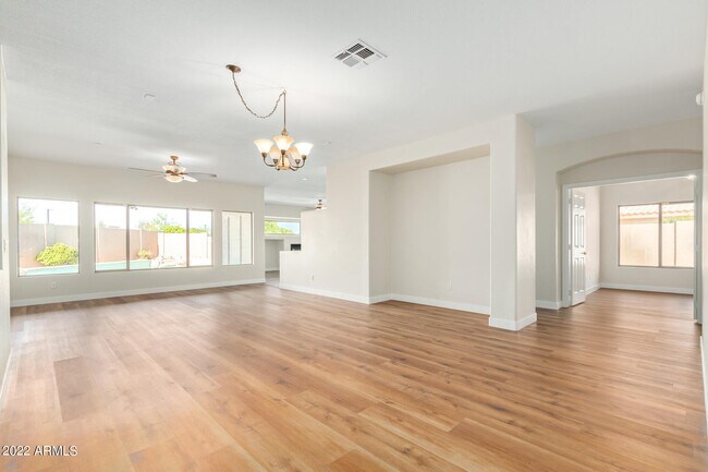 Building Photo - 13232 W Edgemont Ave