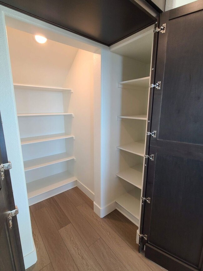 Building Photo - BEAUTIFUL BRAND NEW "NEXT-GEN" HOME W/ SOLAR & SIERRA VIEWS!!