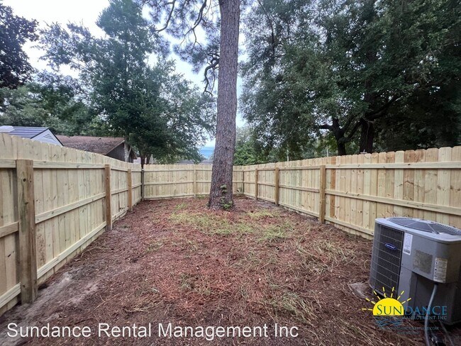 Building Photo - 2 br, 1.5 bath House - 217 Oak Street SE U...