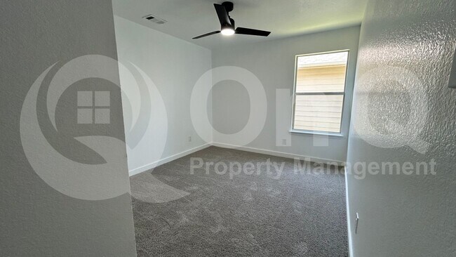 Building Photo - 1028 Aviary Dr
