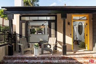 Building Photo - 381 Huntley Dr